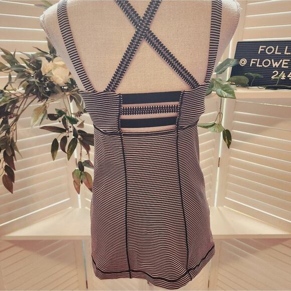 LULULEMON TANK NAVY STRIPE SIZE MED - Picture 3 of 4